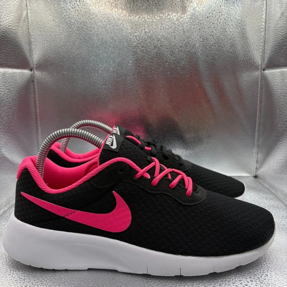 Size 6.5Y Nike Tanjun (GS) Black Pink Kids Low Top Running Sneakers 818384-061
